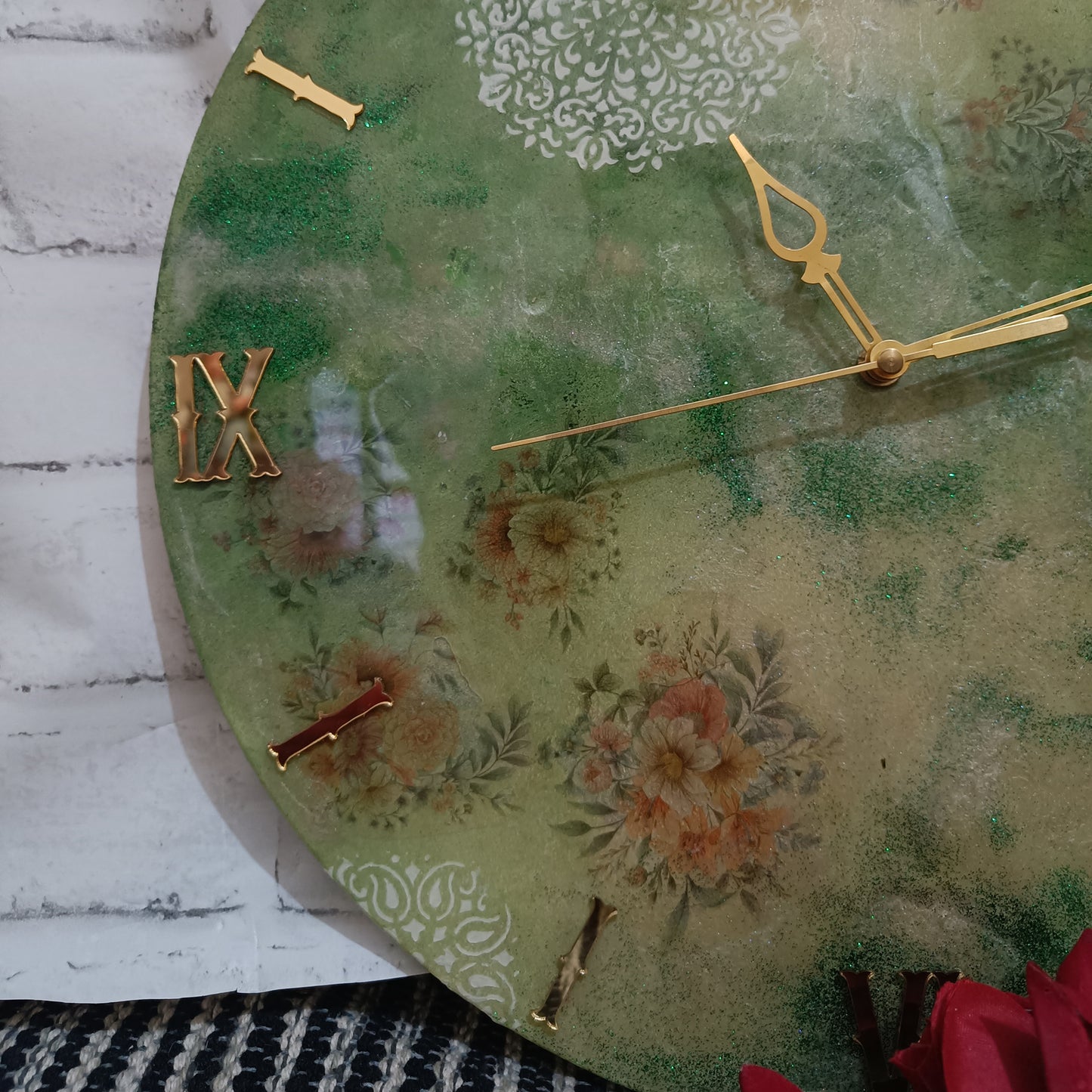 Ultimate Green Decorative Epoxy Resin Wall Clock