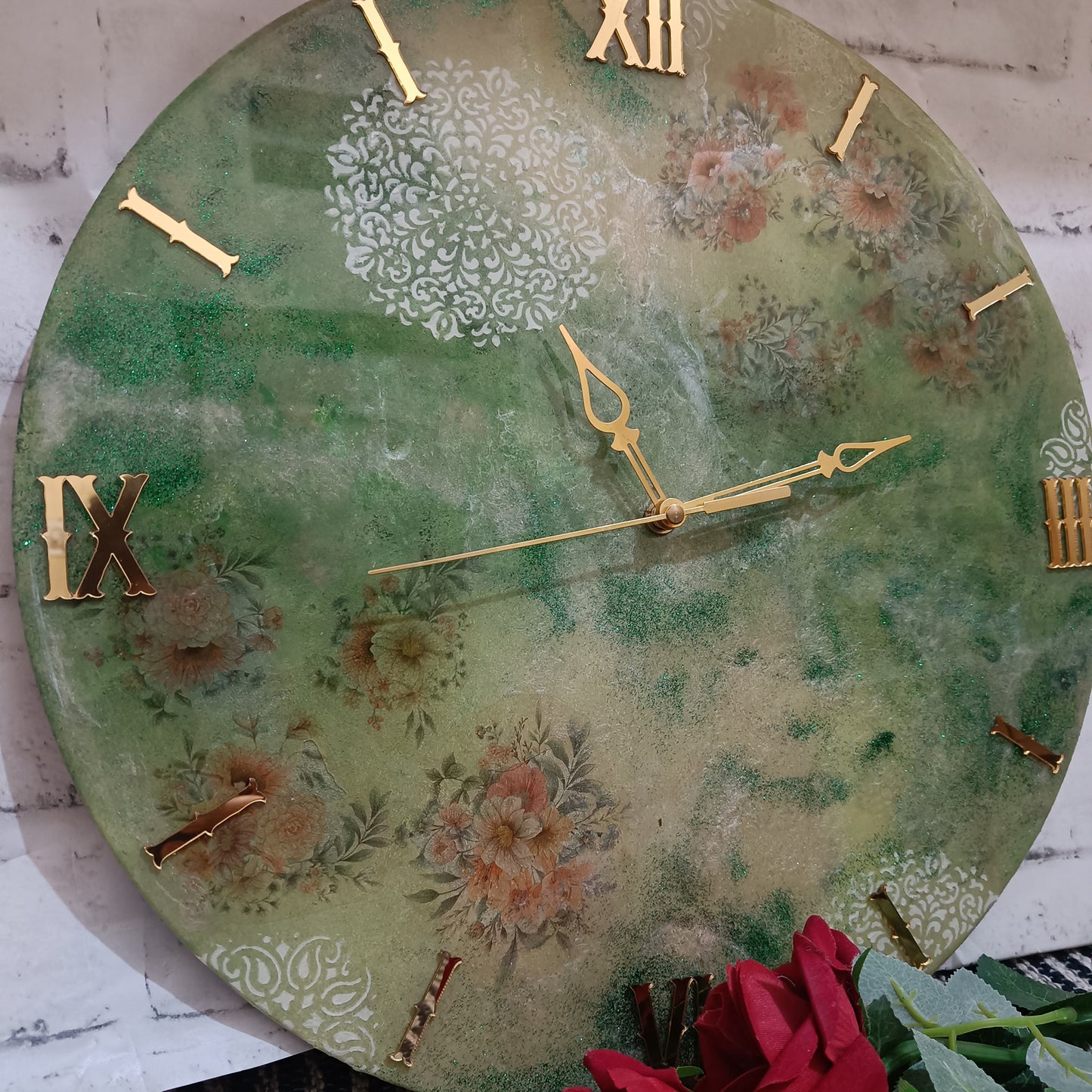 Ultimate Green Decorative Epoxy Resin Wall Clock