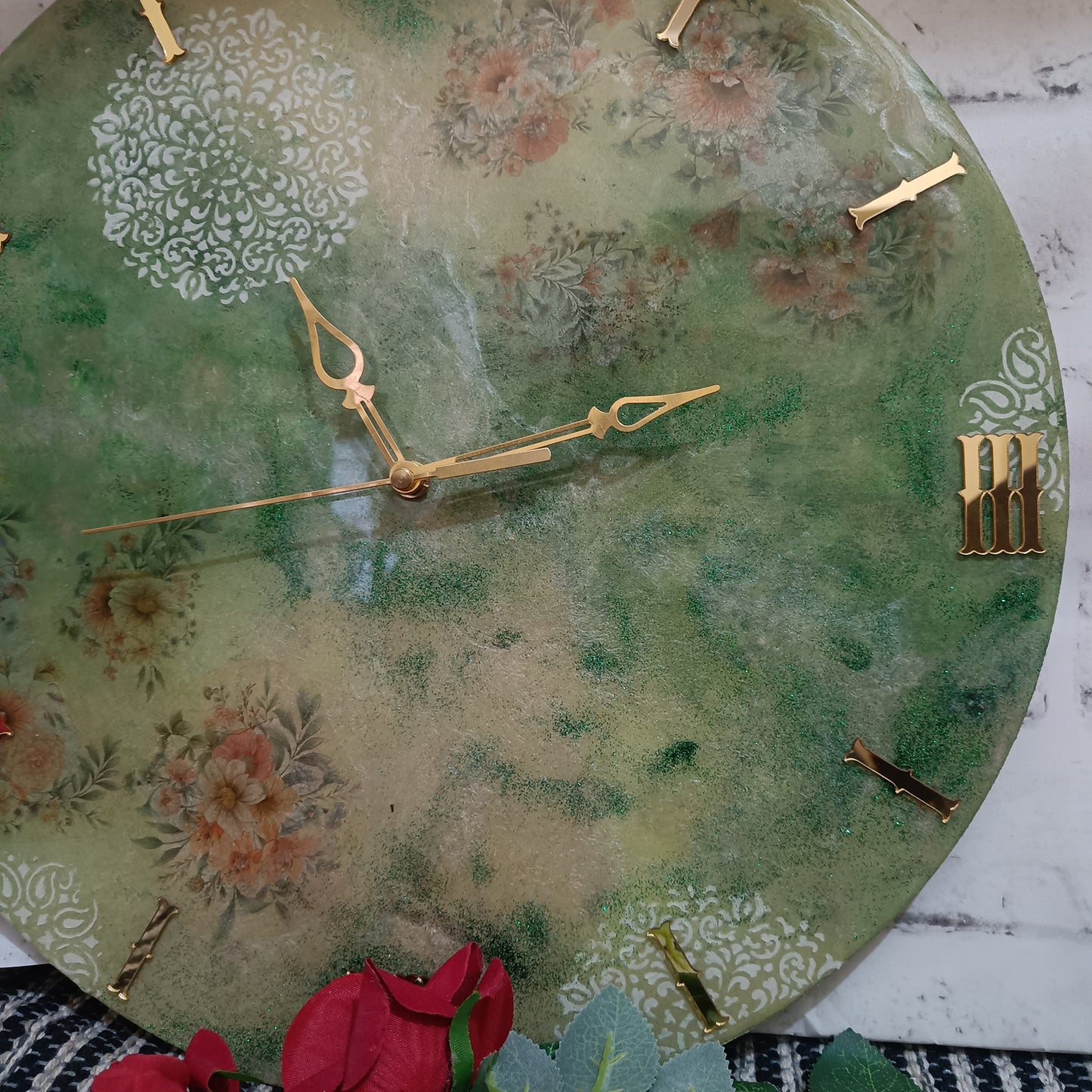 Ultimate Green Decorative Epoxy Resin Wall Clock