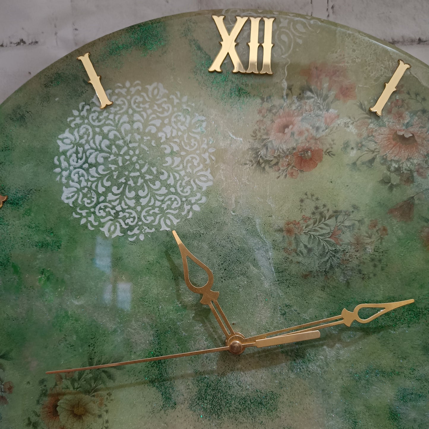 Ultimate Green Decorative Epoxy Resin Wall Clock