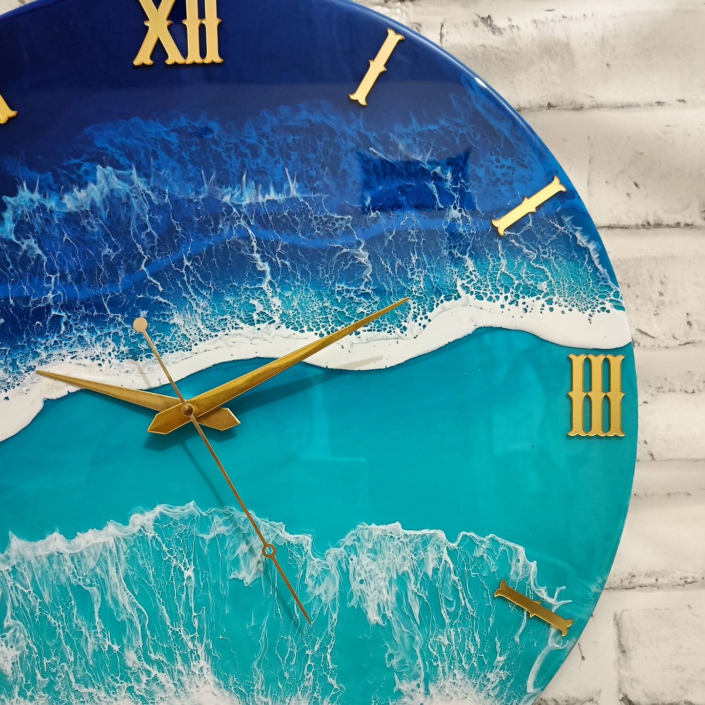 Attractive Light Epoxy Resin Wall Clock